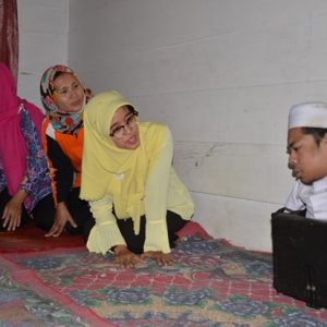 terlahir-tanpa-tangan-dan-kaki-tak-surutkan-wahyono-mengajar-ngaji-Gdl