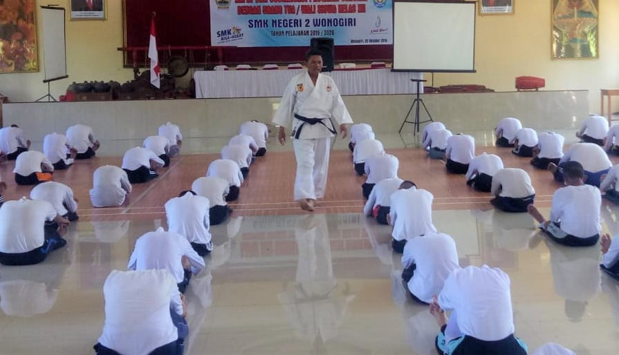 Ratusan Siswa SMKN 2 Wonogiri Dilatih Karate Oleh TNI,Ini Tujuannya