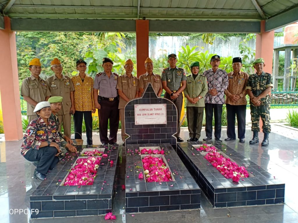 Hadiri Ziarah HUT Ke – 63 LVRI Surakarta, Dandim Solo Ajak Veteran Terus Mengabdi