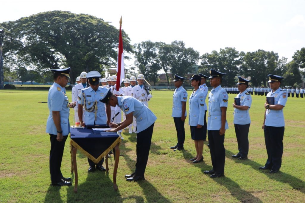 Dankodiklatau Lantik 480 Bintara Baru TNI AU