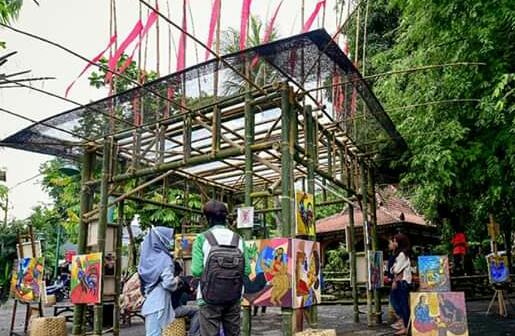 Pasar Unik dan Kreatif dalam Launching SAM (Solo Art Market) di Pedestarian Omah Sinten Solo