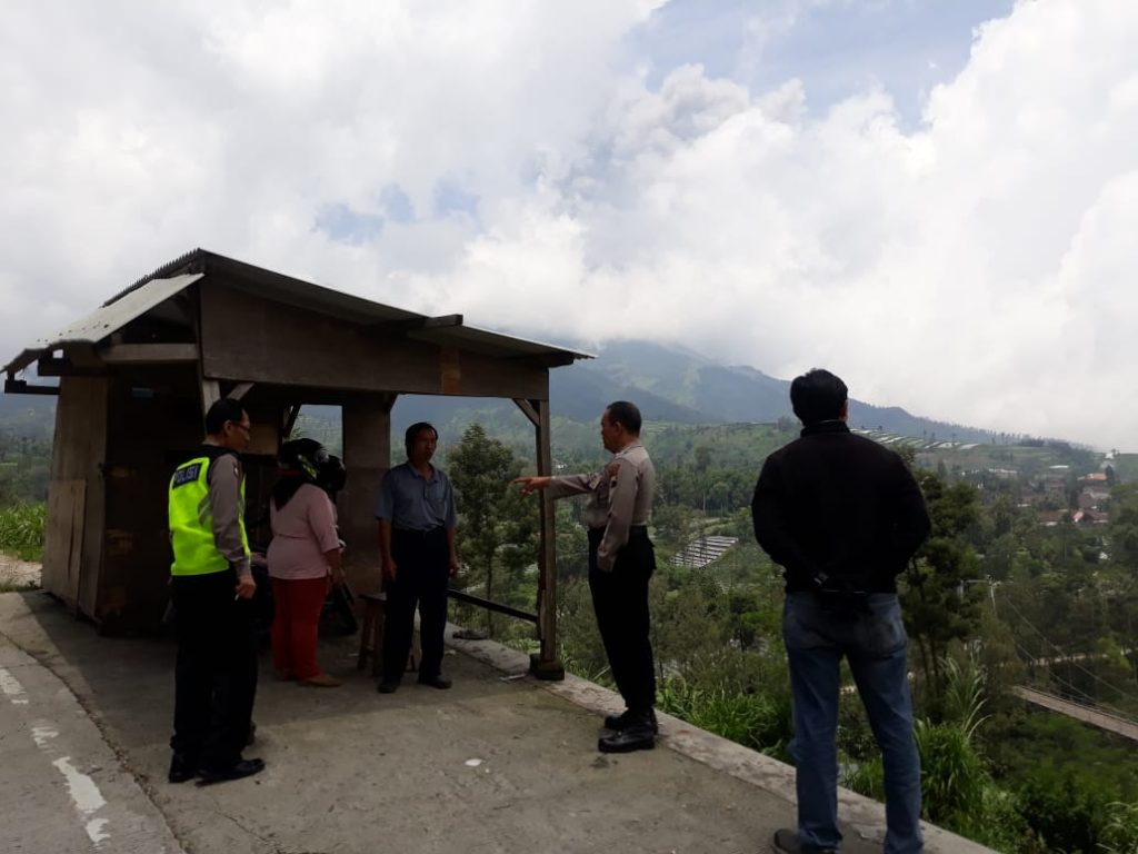 Gunung Merapi Erupsi, Polsek Selo Adakan Patroli dan Sosialisasi ke Daerah Rawan Bencana