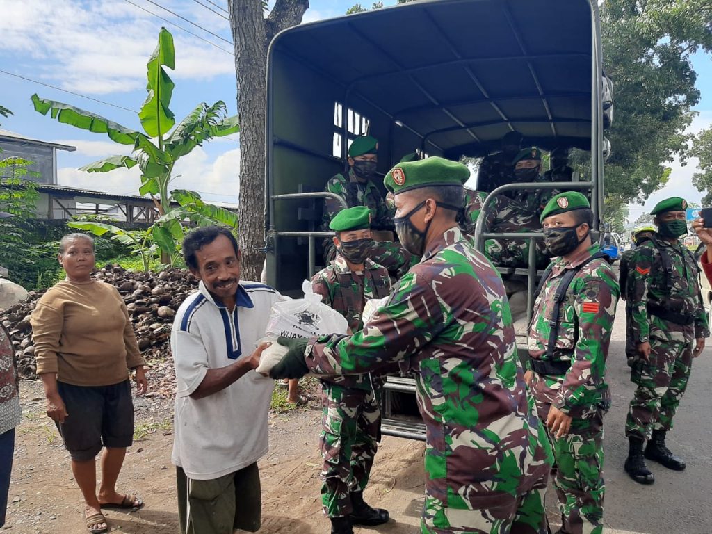 Korem 071/Wijayakusuma Tunjukkan Kepedulian di Tengah Wabah COVID-19 Korem 071/Wijayakusuma Tunjukkan Kepedulian di Tengah Wabah COVID-19