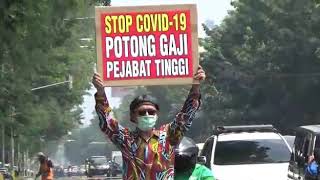 Aksi sosial, Bambang Saptono Bagikan masker dan Uang Untuk Wong Cilik di Solo