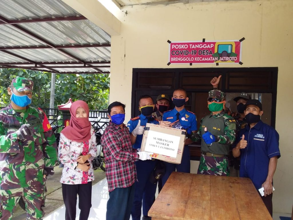 SMKN 1 Jatiroto Gandeng Koramil 16/Jatiroto Dan Polsek Salurkan Bantuan Masker