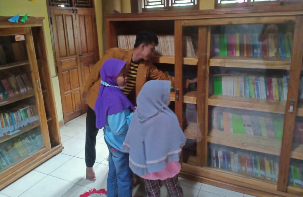 KKN Univet Membaca Membuka Cakrawala Dunia melalui Perpusatakaan Umum