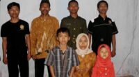Lebaran haru di Sragen keluarga penjahit dan prajurit TNI