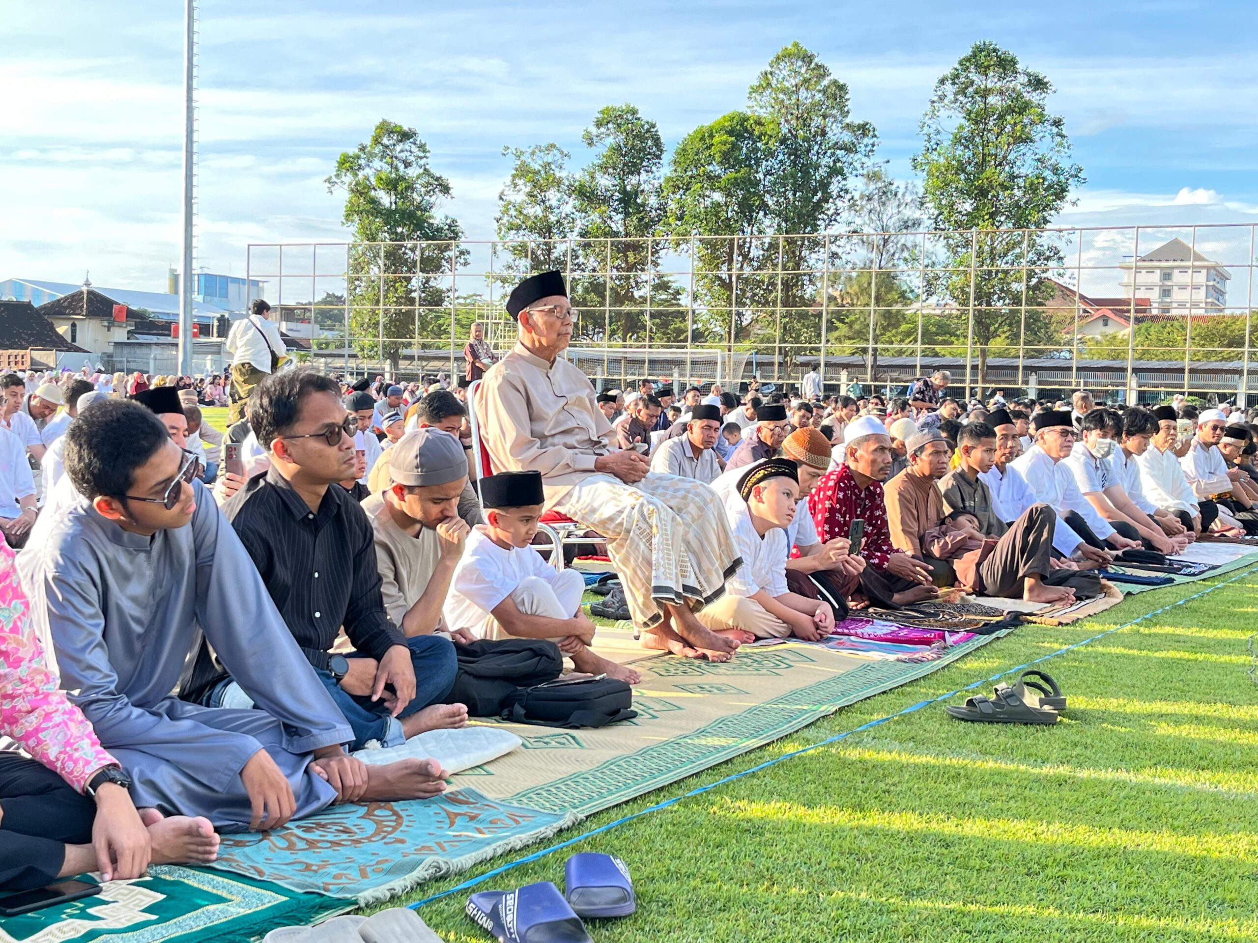 WhatsApp Image 2026-03-20 at 13.09.43 Ribuan Jamaah Padati Lapangan Kottabarat, Prof. Andri Nirwana Ajak Istikamah Usai Ramadhan