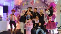 Suasana Kids Birthday Showcase di Fim by Zigna dengan dekorasi tema K-pop Demon Hunters di Kunir Madu Resto, Solo.